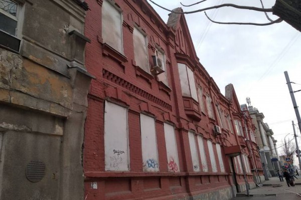 &laquo;Разрешительные документы предоставлены не были&raquo;: чиновники прокомментивали начавшийся демонтаж объекта культурного наследия в Саратове