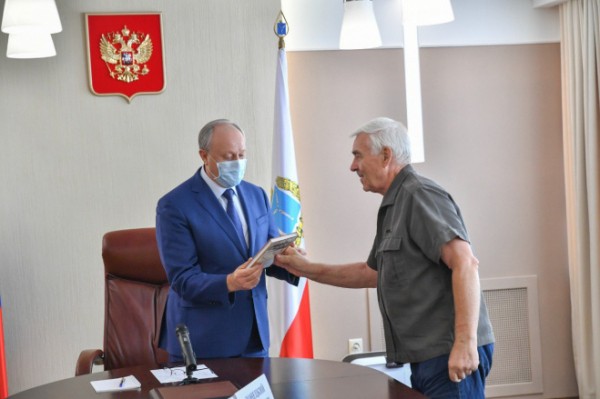 Губернатор Валерий Радаев провел встречу с архитектором, краеведом Борисом Донецким 