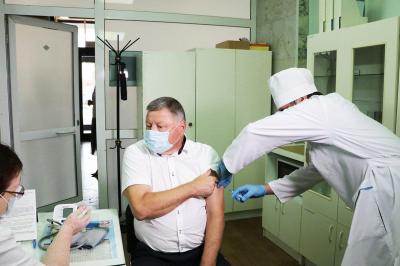 
Спикер областной думы Александр Романов привился от коронавируса					