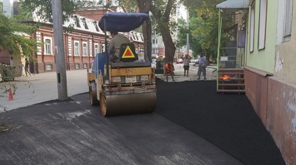  Губернатор проконтролировал, как ведутся работы по ремонту тротуаров и дорог в Саратове