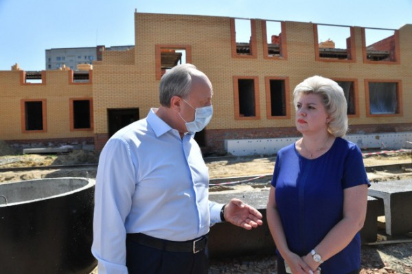 Глава региона проконтролировал ход строительства нового детского сада в пос.Елшанка