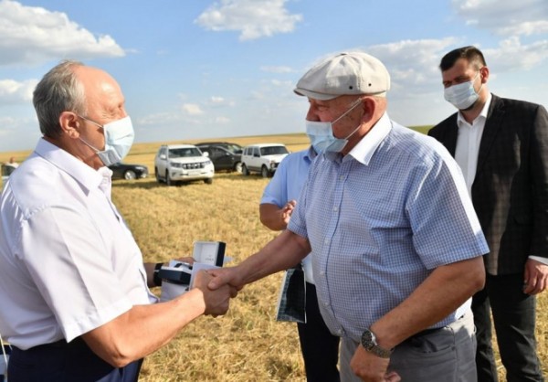 В сельхозпредприятии &laquo;МТС Ершовская&raquo; Дергачёвского района уже намолочено 30 тыс. тонн зерна нового урожая 