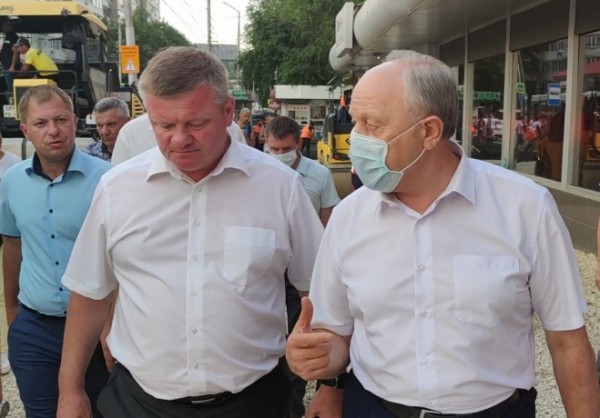 Глава региона Валерий Радаев проверил, как идет ремонт улиц и тротуаров в Саратове