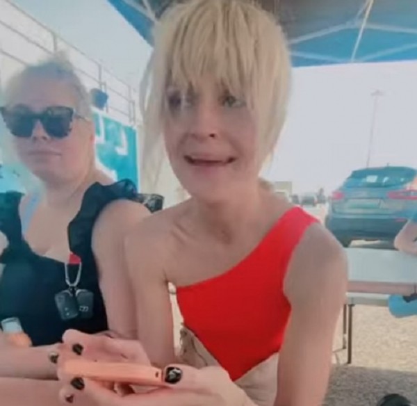 Саратовская певица поразила поклонников «неадекватностью» Саратовская певица поразила поклонников «неадекватностью»