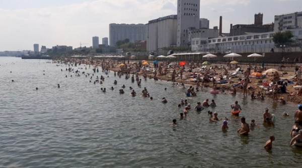 Глава региона проверил, как идет обустройство верхнего яруса новой набережной с пляжем