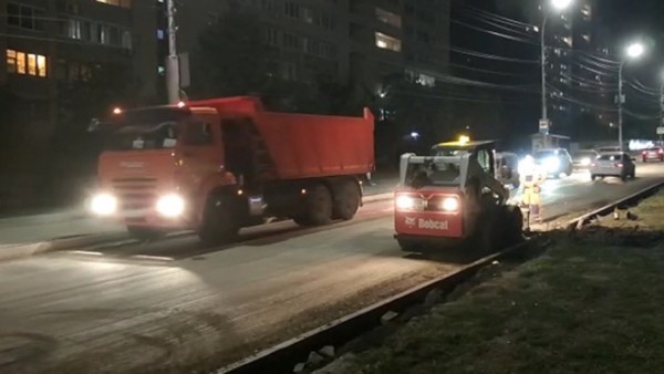 Валерий Радаев проверил, как идет ремонт дорог в областном центре