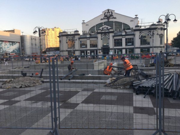 Глава региона проверил, как идёт благоустройство и ремонт дорог в Саратове в вечернее время