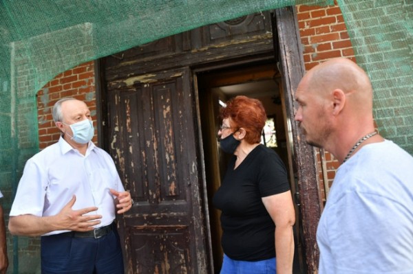 Губернатор проверил ход реконструкции социальных объектов в Марксе