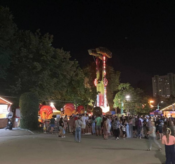 В Саратове аттракцион &laquo;Камикадзе&raquo; снова завис в воздухе с людьми