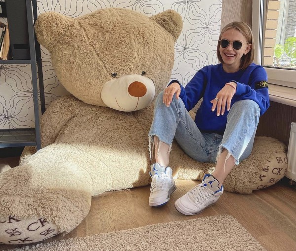 Саратовская актриса высмеяла медведя на синтепоне