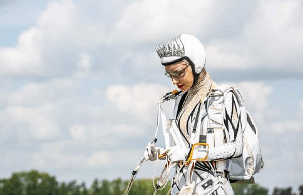 Саратовская красавица парила в небе с короной