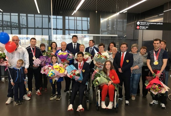 Саратовские паралимпийцы после встречи с президентом вернулись домой 