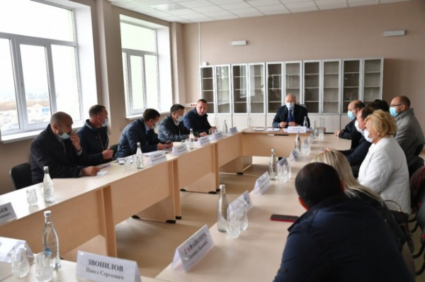 Валерий Радаев провел совещание по вопросам окончания строительства инфекционной больницы
