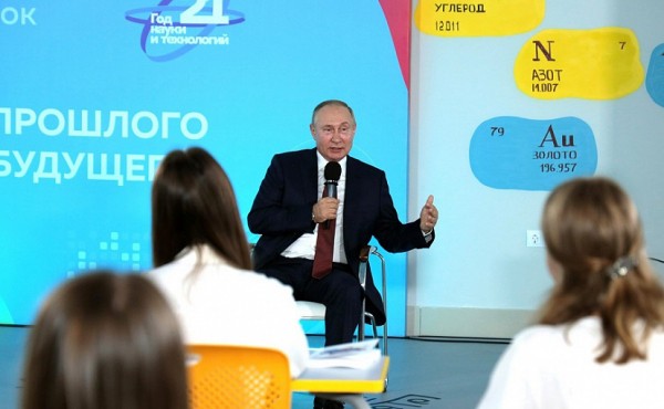 Саратовские школьники подключились к трансляции с Президентом России