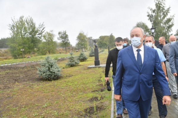 Валерий Радаев ознакомился с ремонтом дорог и благоустройством в пос. Лысые горы