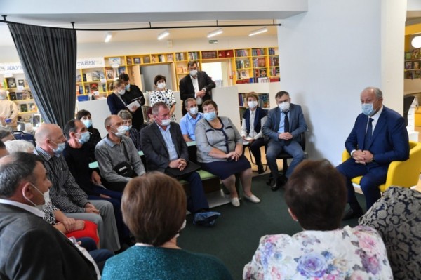 Глава региона провел встречу с жителями Лысогорского района