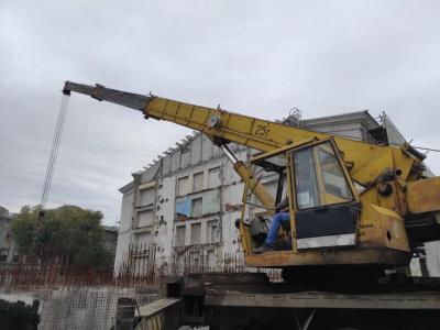 
В Саратове после длительного простоя возобновилась реконструкция театра оперы и балета					