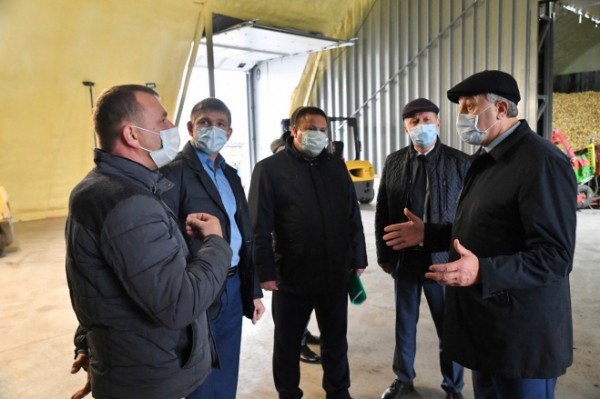 Глава региона ознакомился с реализацией инвестпроектов в АПК Энгельсского района