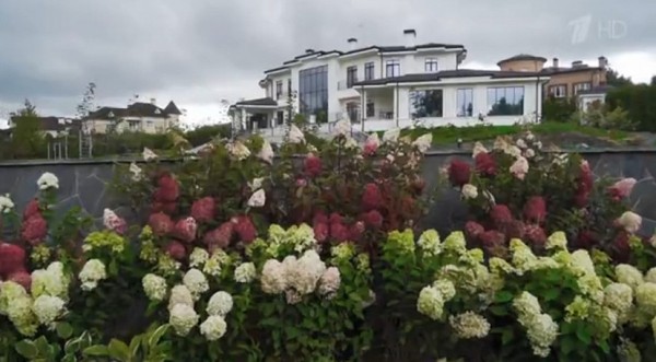 Саратовская певица построила дом за миллион долларов