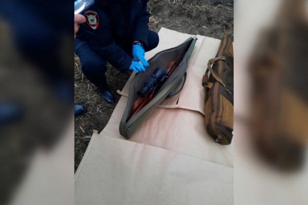 Рядом с местом разделки туши лося в саратовском лесу нашли карабин и охотничий билет на имя Рашкина