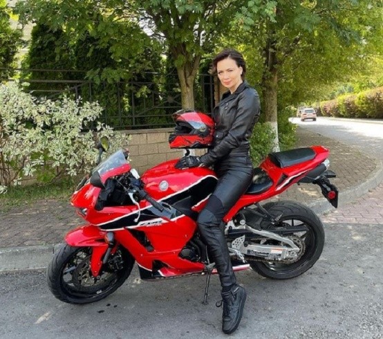 Саратовская актриса отправила незваного советчика варить щи 