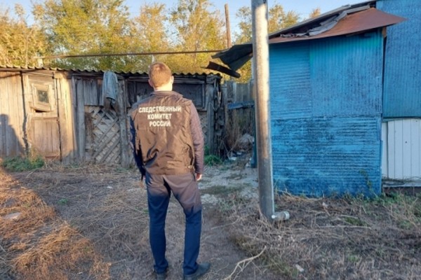 Соседка нашла трупы пенсионерки и двух мужчин, отравившихся угарным газом Соседка нашла трупы пенсионерки и двух мужчин, отравившихся угарным газом