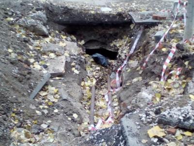 
В Кировской администрации не смогли сказать, когда зароют трехнедельную яму на Киселева					