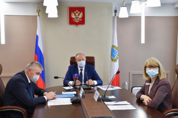 Губернатор Валерий Радаев провел встречу с руководителями национально-культурных организаций области Губернатор Валерий Радаев провел встречу с руководителями национально-культурных организаций области