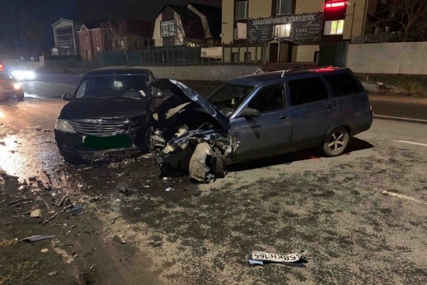 Водитель ВАЗа устроил массовое ДТП в Кировском районе: госпитализированы 18-летняя девушка и мужчина