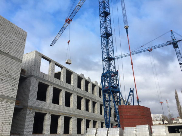 Глава региона ознакомился с ходом строительства корпусов к школам №5 и №84 Саратова