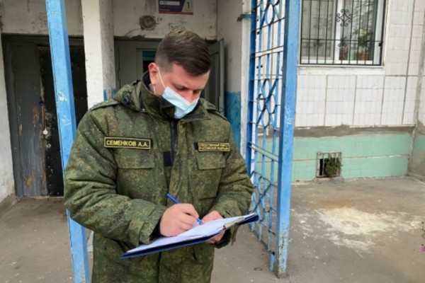 В подъезде многоэтажного дома в Летном городке нашли труп 17-летнего подростка