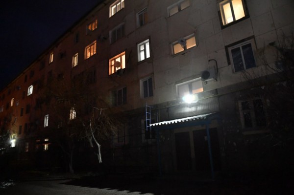 В р.п. Озинки глава региона проверил, как идет ремонт дома, пострадавшего от пожара