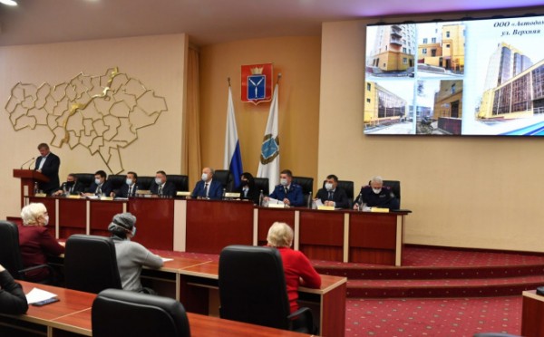 Губернатор Валерий Радаев провел заседание рабочей группы по решению проблем дольщиков 