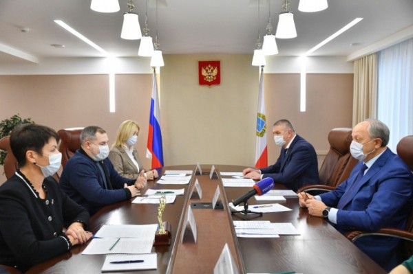 Валерий Радаев провел встречу с сопредседателями регионального штаба ОНФ