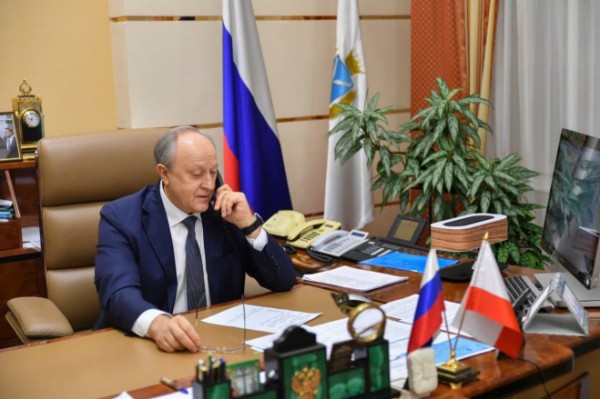 Губернатор Валерий Радаев поздравил Героя Советского Союза Георгия Платонова с Днём Героев Отечества