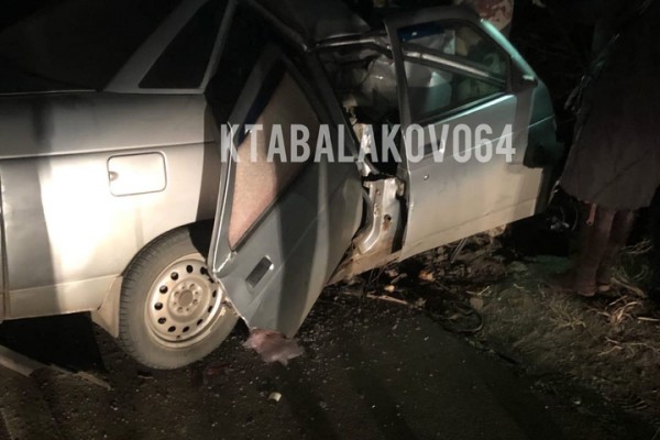 На трассе в пригороде Балаково водитель &laquo;десятки&raquo; погиб при столкновении с опорой ЛЭП