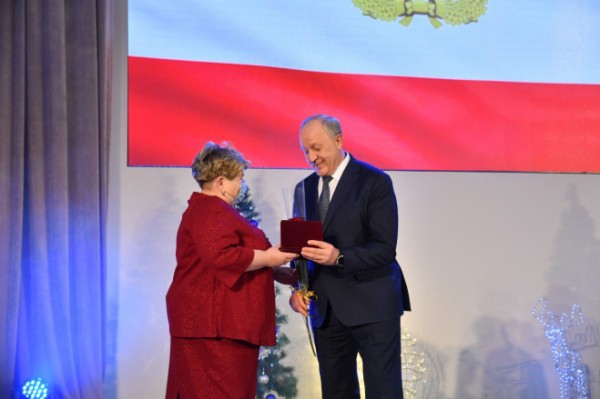 В канун Нового года жителям региона вручены госнаграды