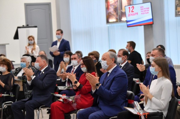 Губернатор Валерий Радаев: &laquo;В Конституции заложено мощнейшее гуманистическое начало&raquo;