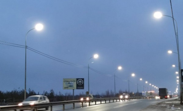 На Вольском тракте на въезде в Саратов обустроено освещение 