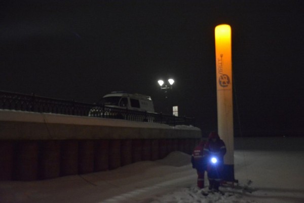 В крещенскую ночь саратовцы впервые зимой опробовали новый пляж (но их было немного)