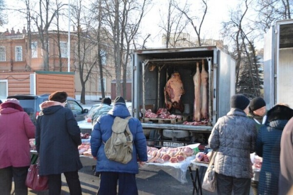 Жителей региона приглашают посетить ярмарки &laquo;выходного дня&raquo;, на которых они смогут купить мясо, овощи, сладости и мёд