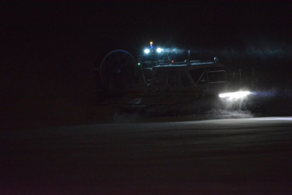 В крещенскую ночь саратовцы впервые зимой опробовали новый пляж (но их было немного)