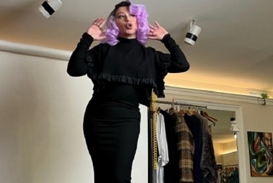 Певица из Саратова в 57 лет резко сменила имидж