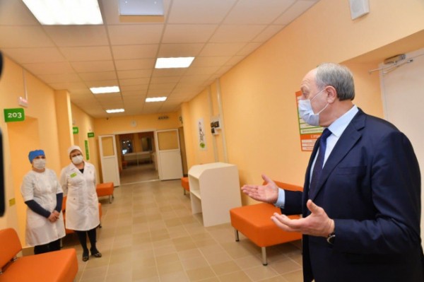 Валерий Радаев поручил в максимально короткие сроки начать работу новой поликлиники в пос. Солнченый-2