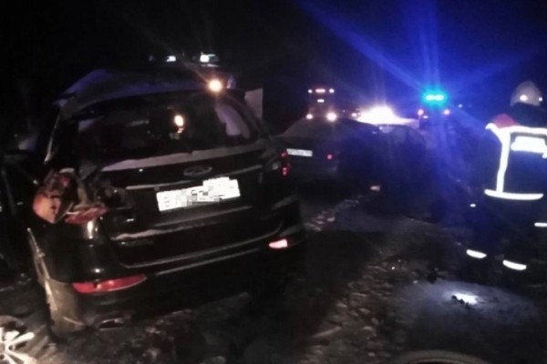 На выезде из Пугачева произошло ДТП: один человек погиб, четверо получили травмы