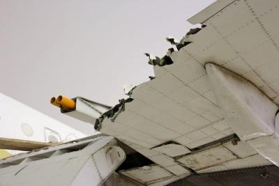 
Установленному у саратовского аэропорта Як-42 могут заменить оторванные крылья					