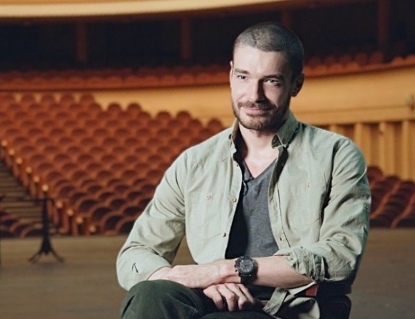 Саратовский актер ушел из легендарного театра ради детей Саратовский актер ушел из легендарного театра ради детей