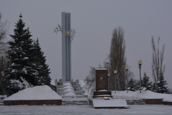 Редакция ИА &laquo;Версия-Саратов&raquo; поздравляет читателей с Днем защитника Отечества