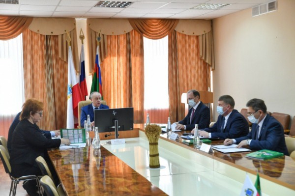 Валерий Радаев провел совещание по текущей эпизоотической ситуации в области