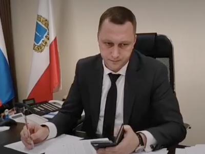 
Роман Бусаргин поручил подготовить школы и больницы к приему жителей Донецка и Луганска					